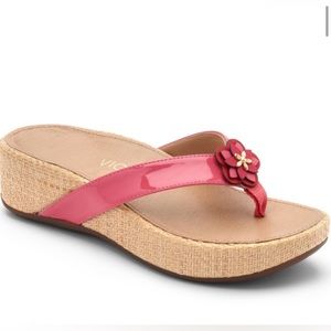 Vionic Mimi platform sandals size 9